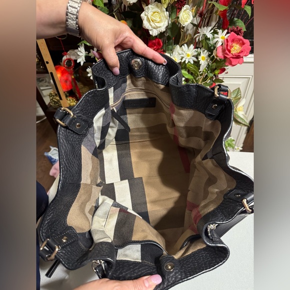 AUTHENTIC BURBERRY HOBO BAG - Picture 10 of 13